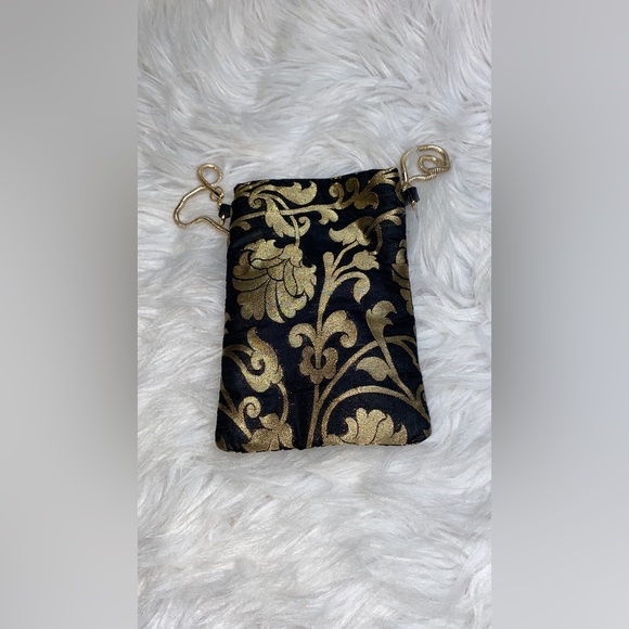 Steve Madden Carolyn Floral Crossbody Mini Bag Phone - Picture 6 of 9